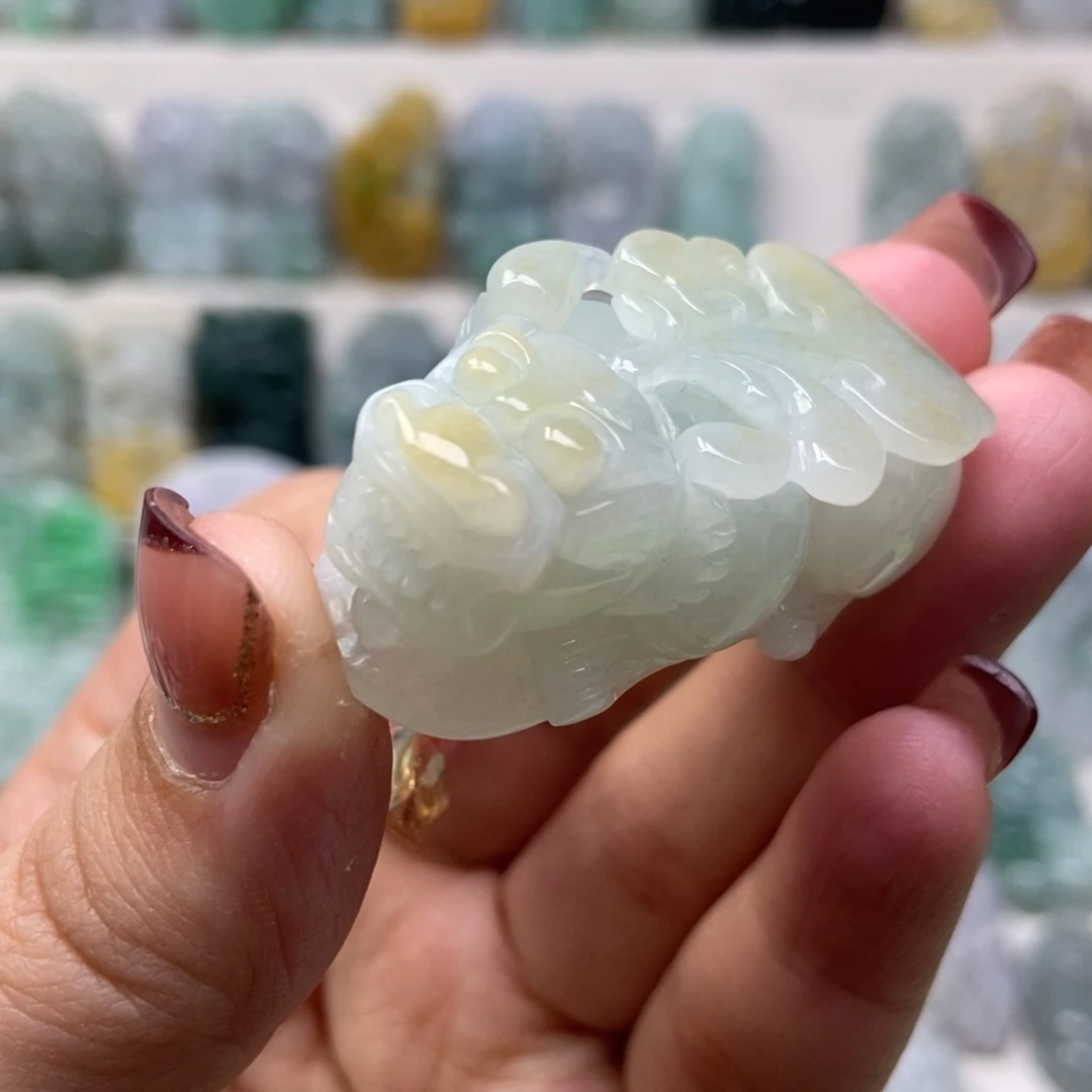 翡翠吊坠(赠链)未镶嵌