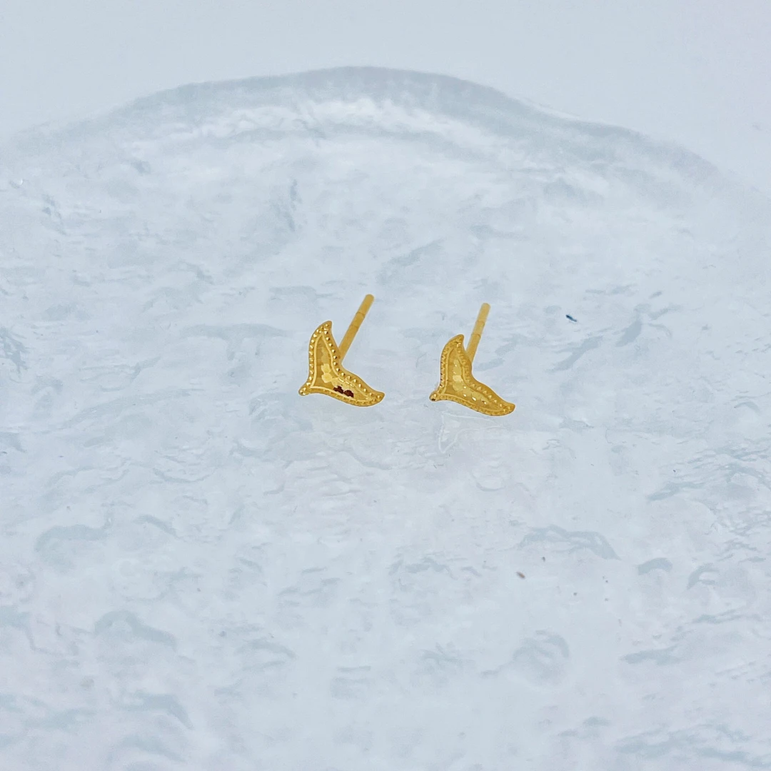 足金999黄金龙鳞鱼尾直针金耳钉0.63