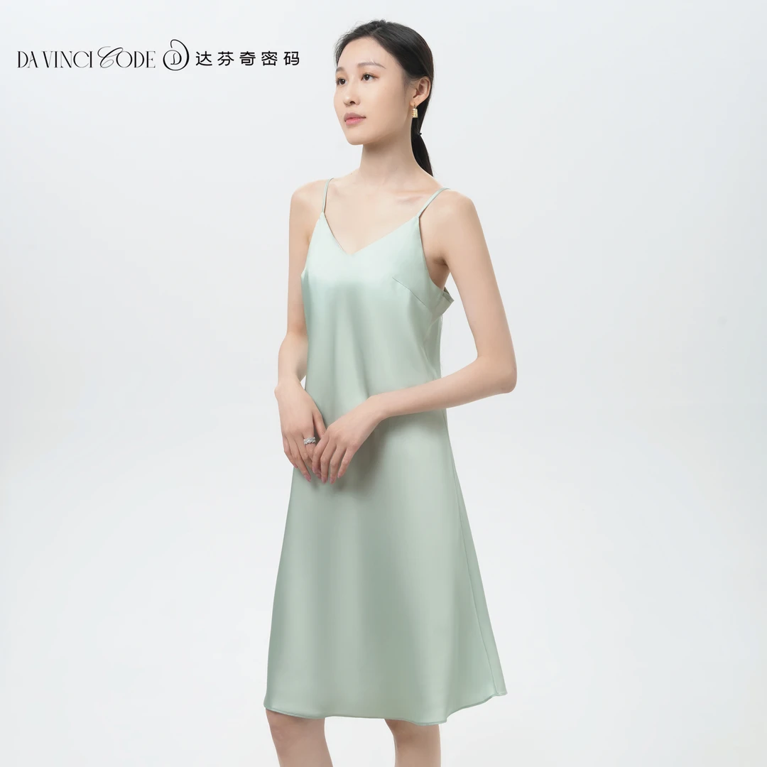 夏季女气质性感纯色吊带睡裙家居服显瘦胸垫长款礼盒装