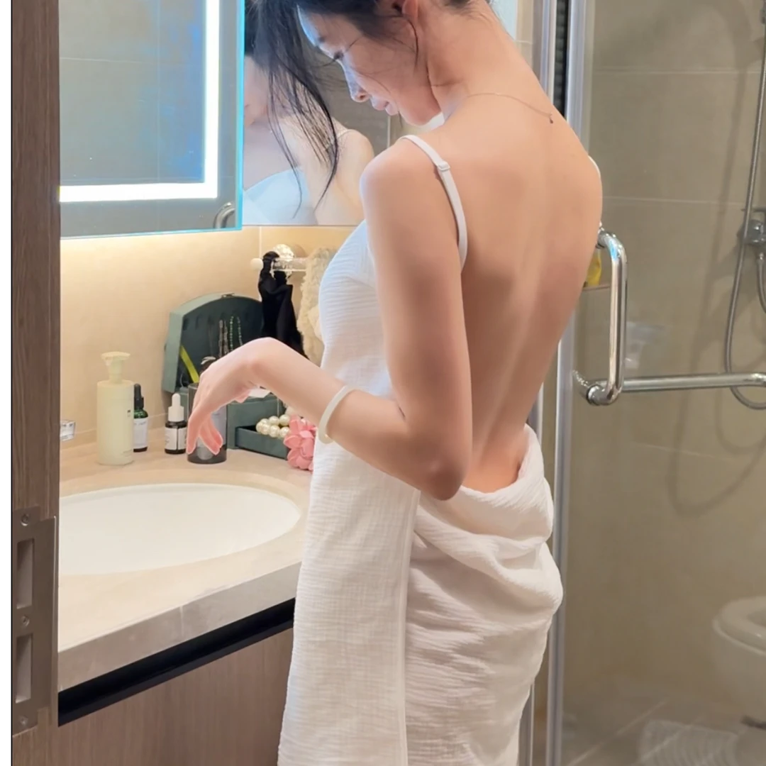 露背韩国设计师款A类婴幼儿纯棉四层皱纱穿戴式吊带浴巾浴裙