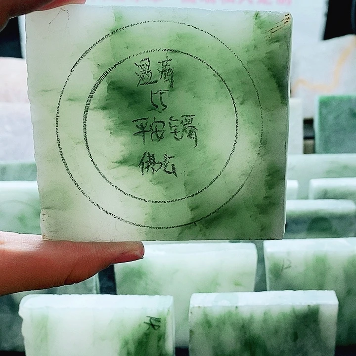 定制石英质玉（天山翠）?*清