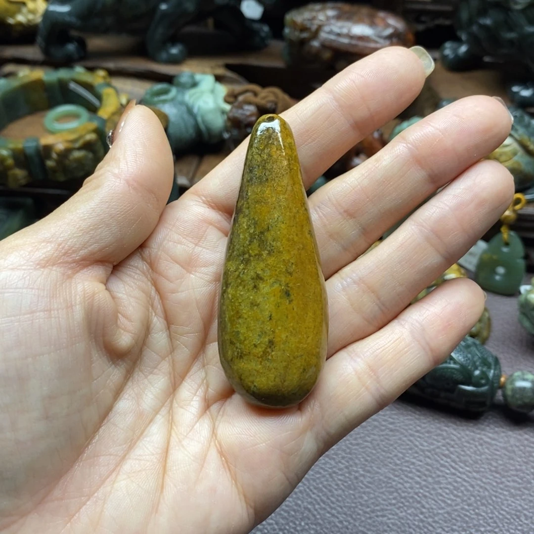 未镶嵌岫岩河磨玉（透闪石质玉）把件