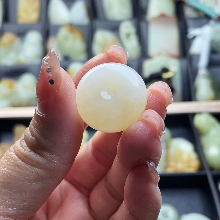 和田玉（糖玉）未镶嵌颈饰