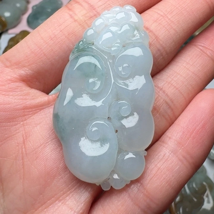 翡翠未镶嵌颈饰如意