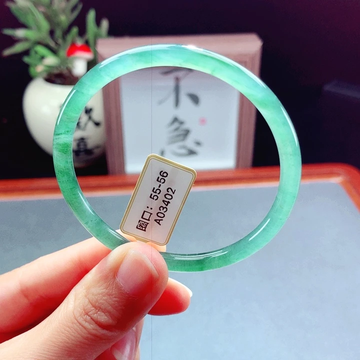未镶嵌手镯翡翠圆镯