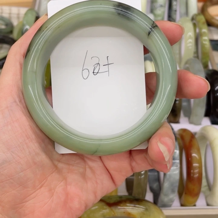 蛇纹石玉手镯未镶嵌半**醒