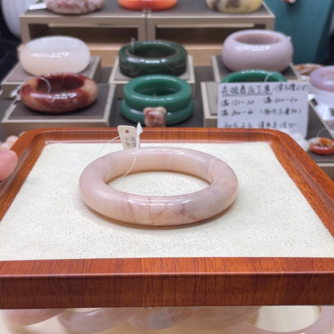 石英质玉手镯未镶嵌