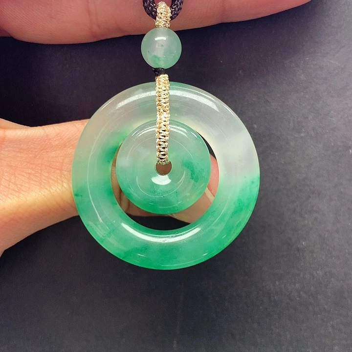 石英质玉未镶嵌颈饰