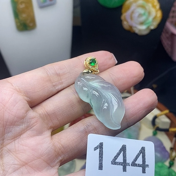 吊坠(赠链)未镶嵌翡翠