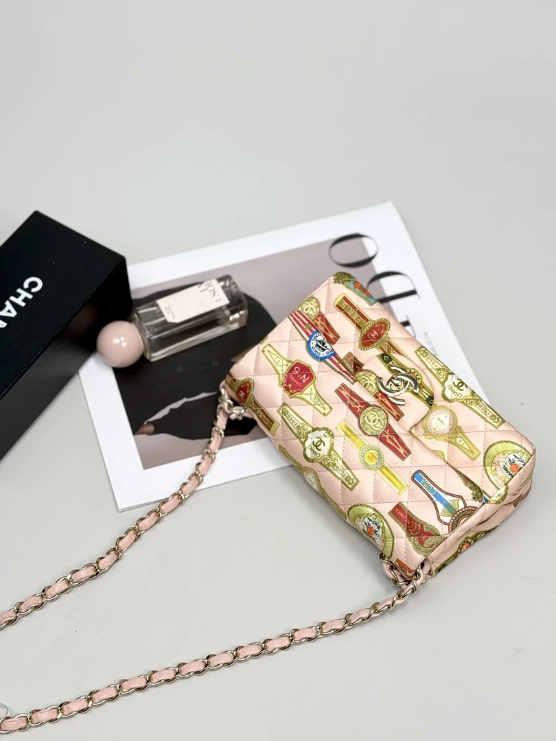 95新 Chanel/香奈儿 夏七中古/古巴系列满缎面徽章大mini/单肩包