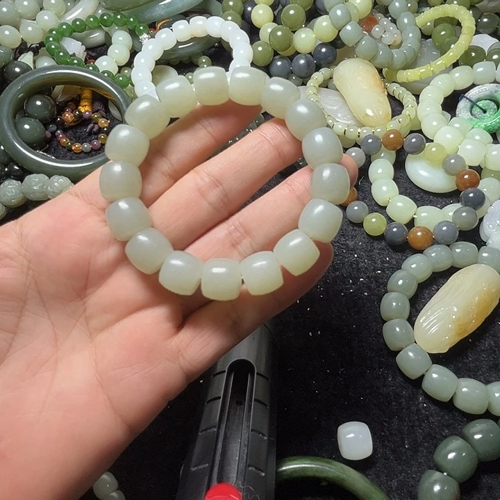 芋***王未镶嵌手串和田玉12