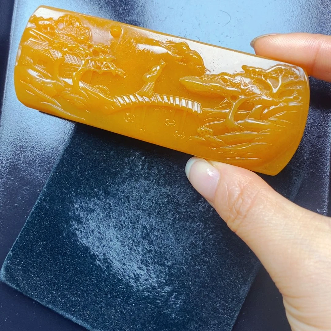 未镶嵌石英质玉（黄龙玉）颈饰