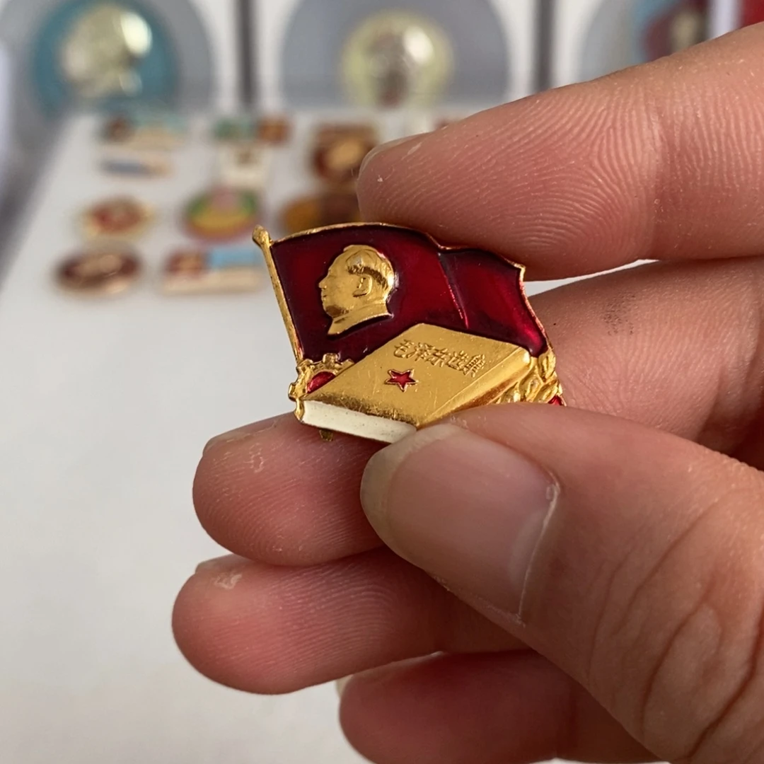 其他普通金属红色纪念章红旗选集麦穗