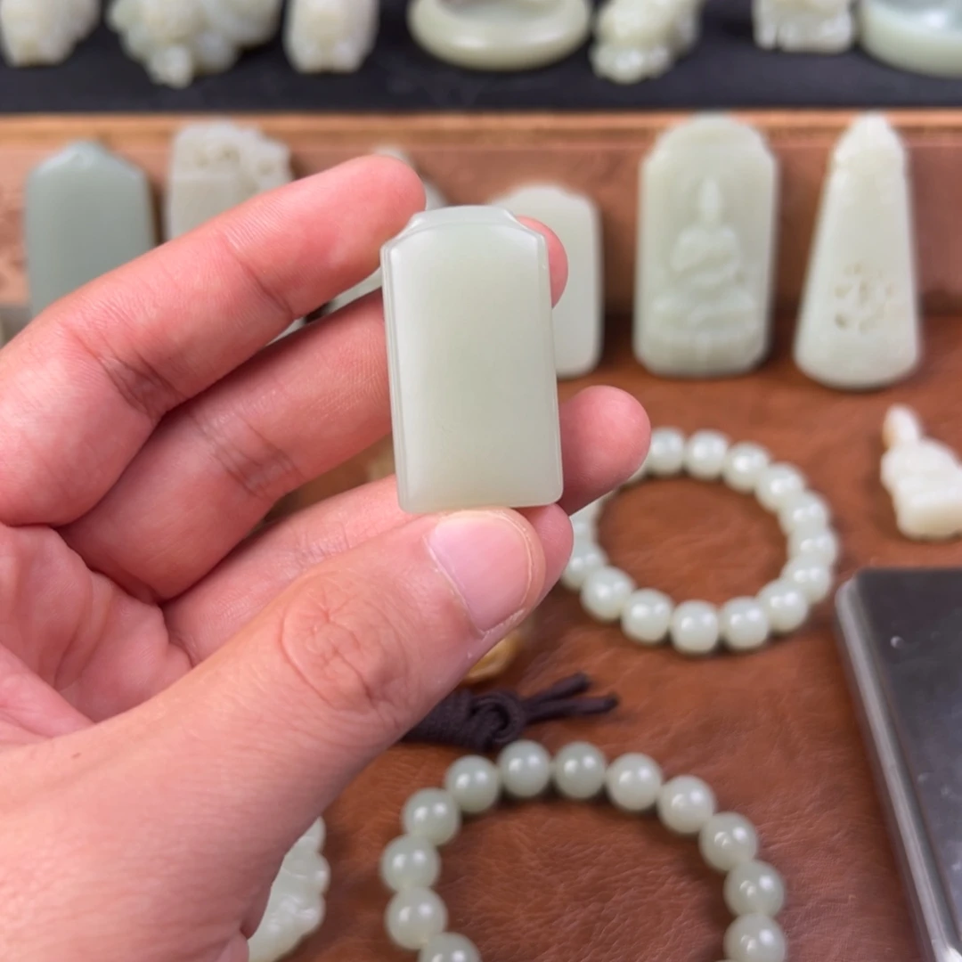 和田玉（青白玉）未镶嵌颈饰