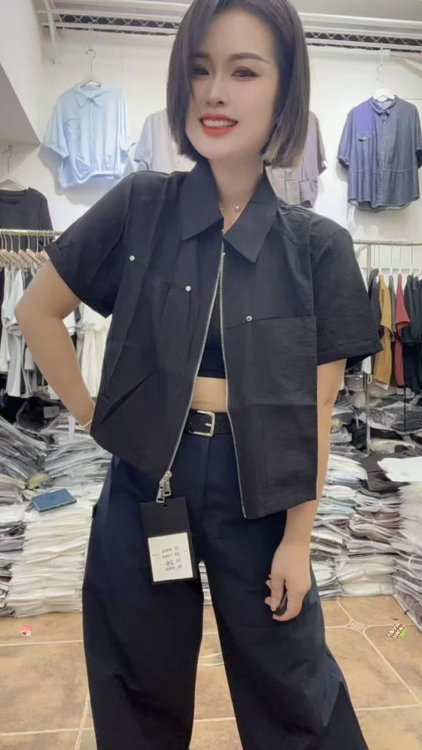 女士时尚夏季短袖T恤翻领极简风拉链常规款设计师