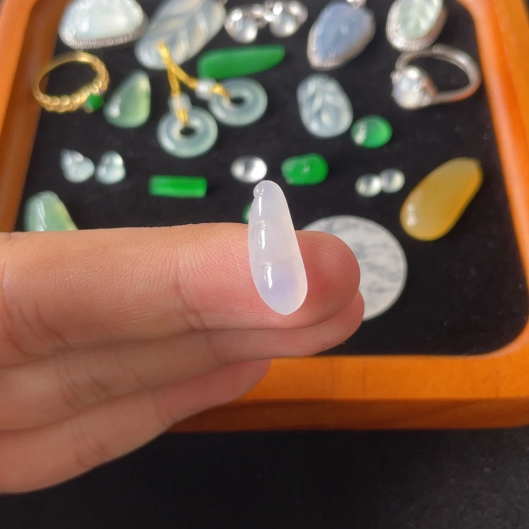 翡翠挂件未镶嵌翡翠珠宝翡翠珠宝