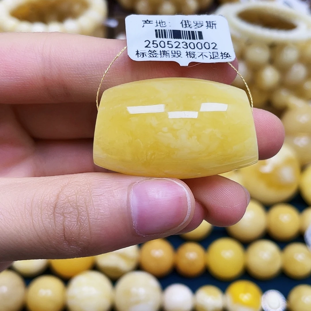 琥珀未镶嵌裸石37.7*19.9mm.瑕
