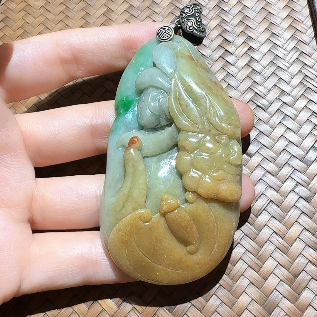 颈饰未镶嵌翡翠个性十足