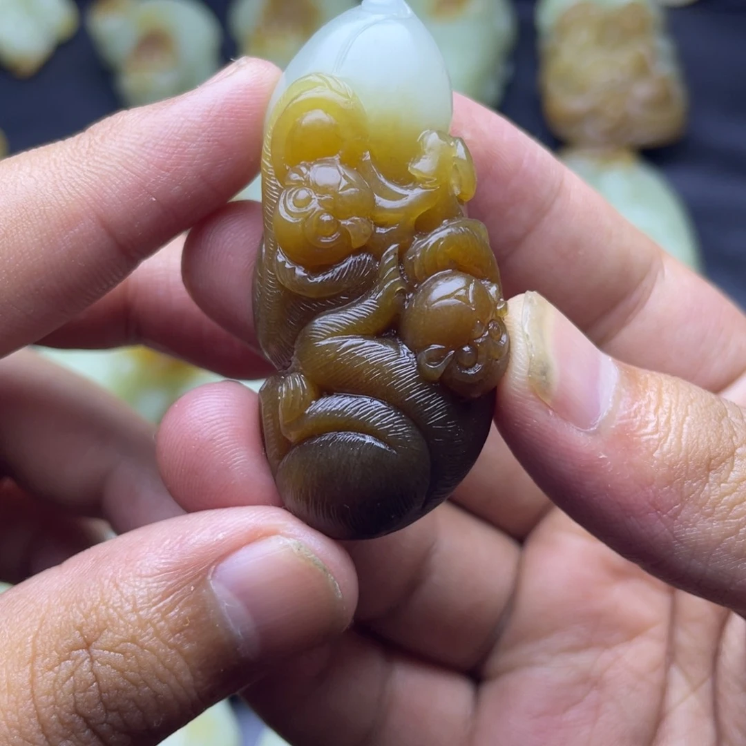 和田玉（糖玉）未镶嵌挂件