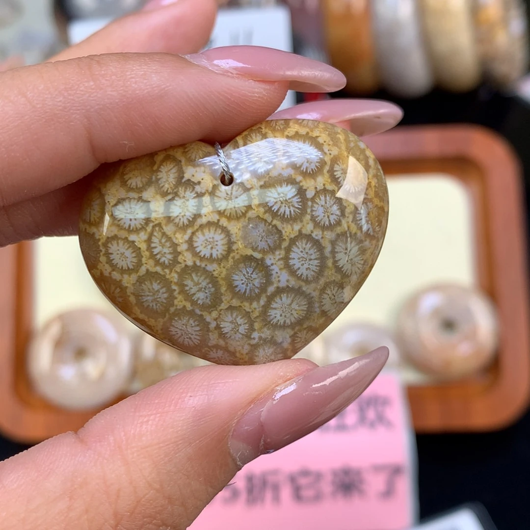 【闪购商品】颈饰未镶嵌硅化珊瑚（珊瑚玉）伤**嘟
