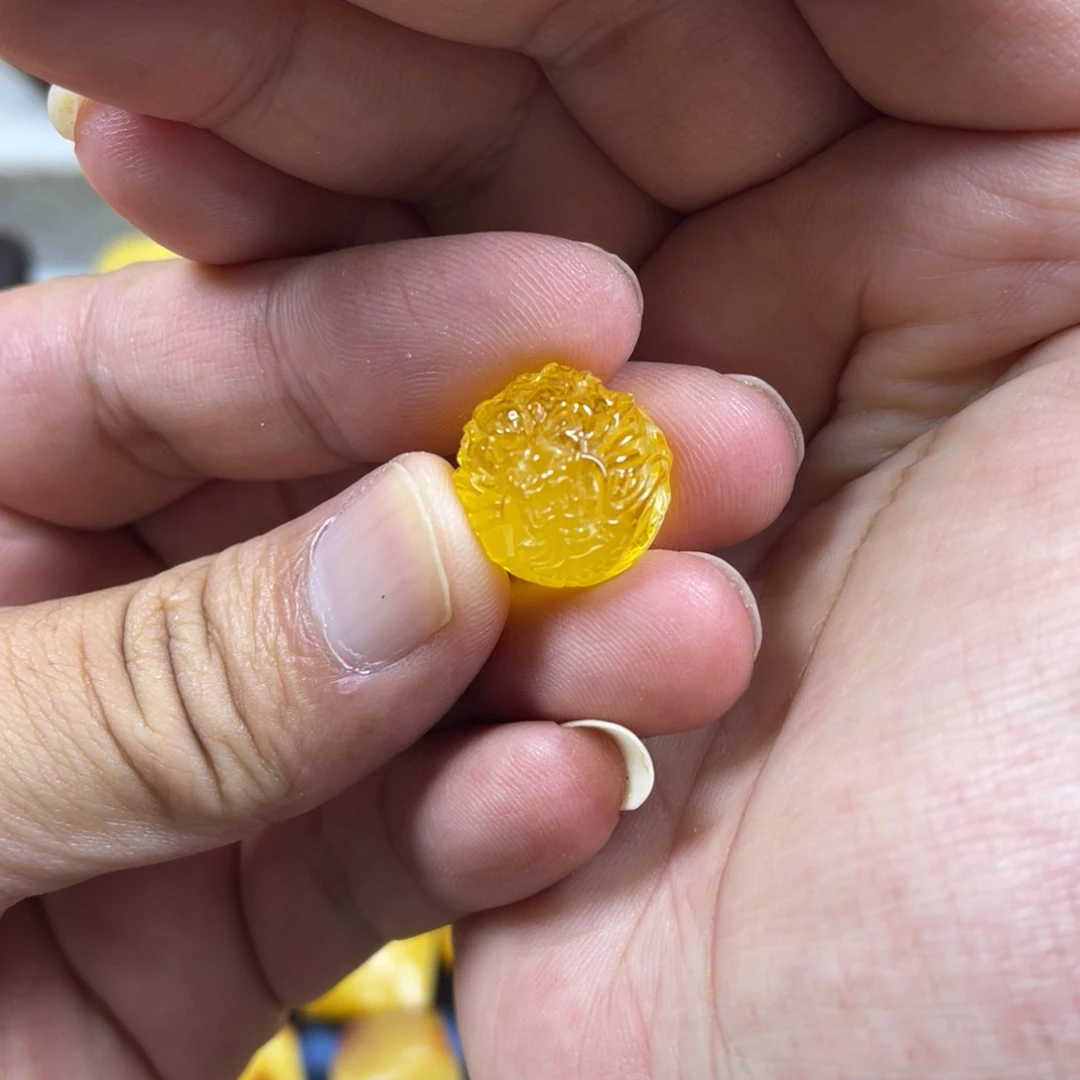 犟***三蜜蜡未镶嵌裸石雕刻