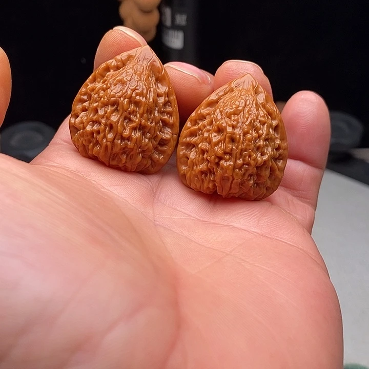 把件文玩核桃31尺一抹红微修