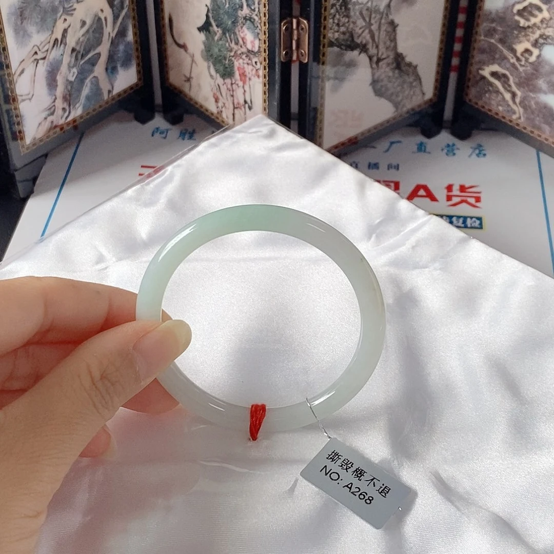 翡翠未镶嵌手镯（圆镯）手镯