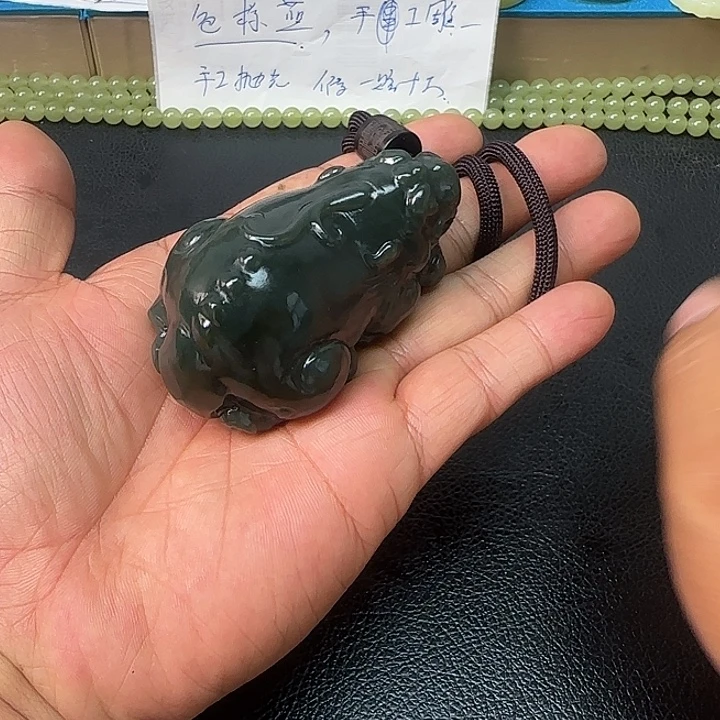 和田玉未镶嵌把件