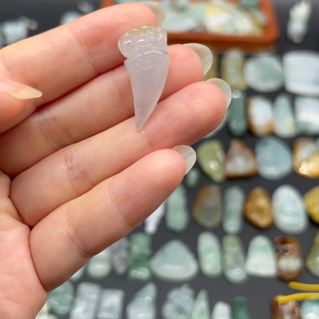 颈饰未镶嵌翡翠龙牙