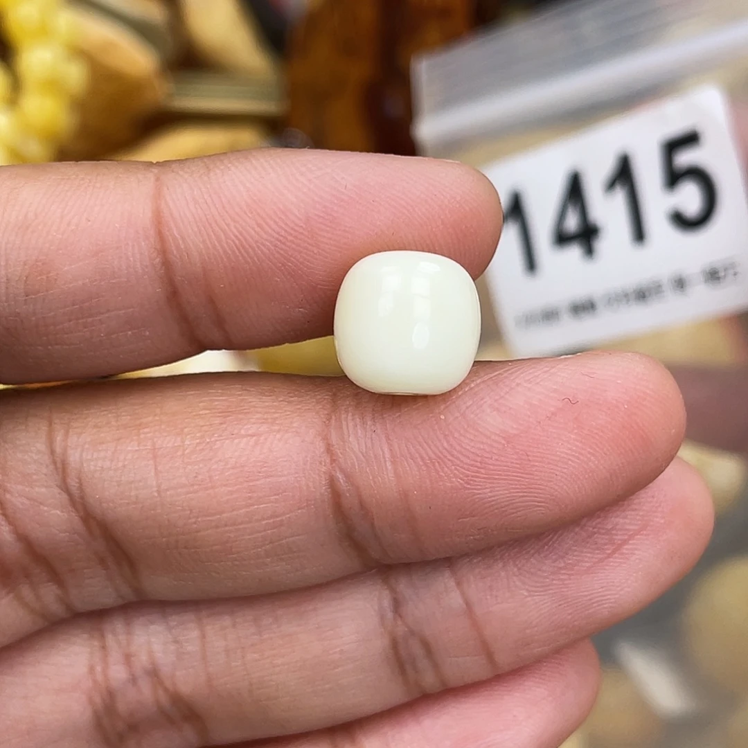 蜜蜡未镶嵌珠宝奇石11