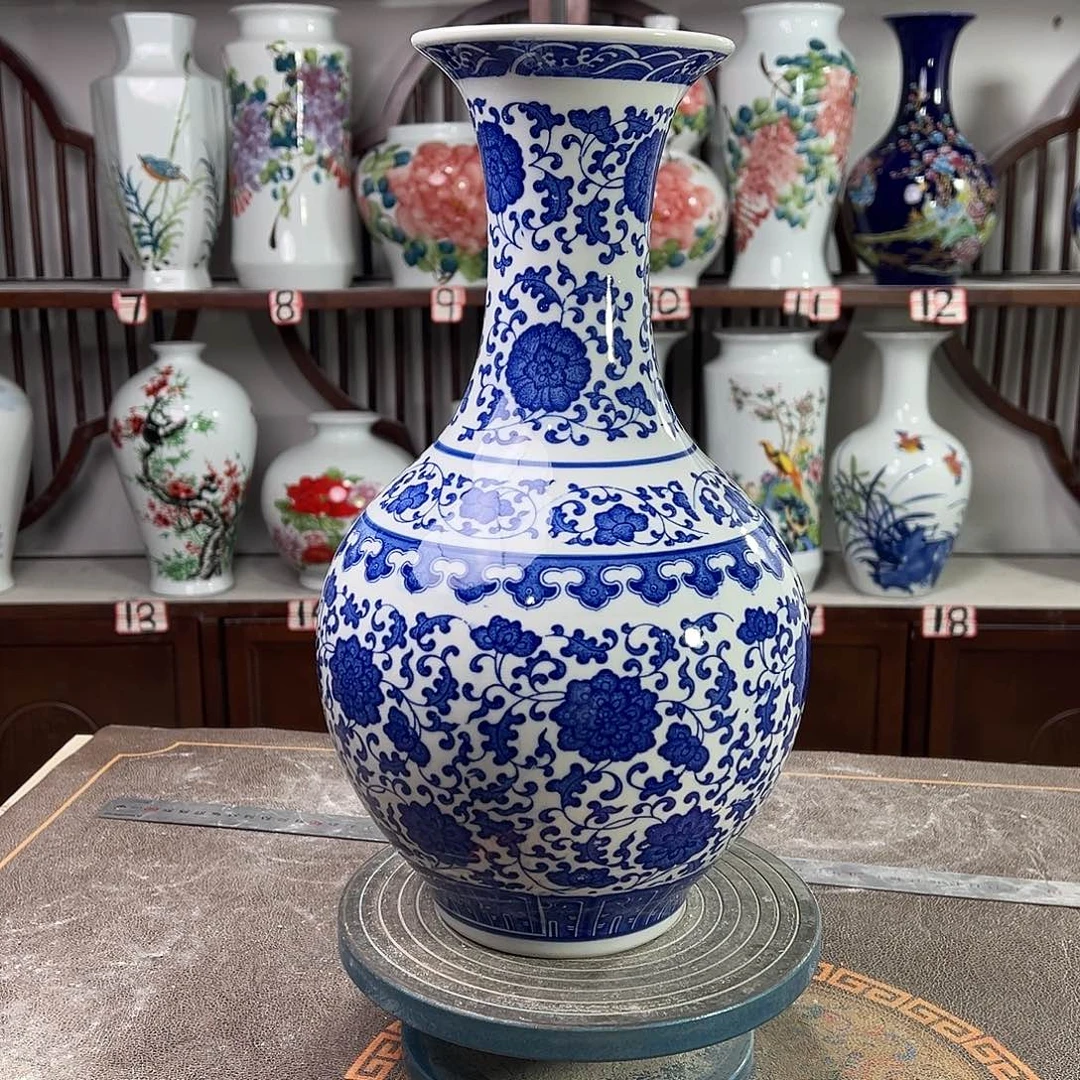 陶摆件景德镇陶瓷缠枝