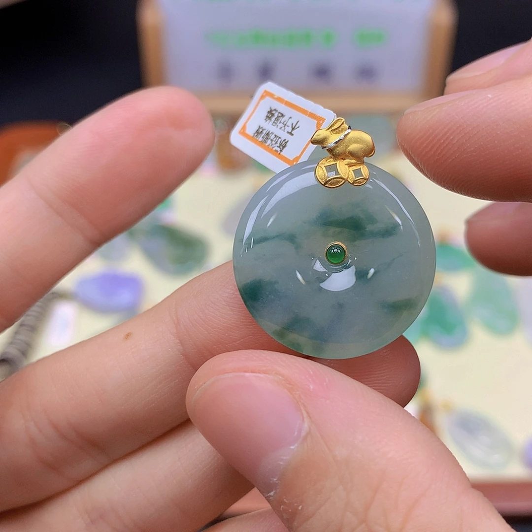 翡翠18K金镶嵌颈饰翡翠