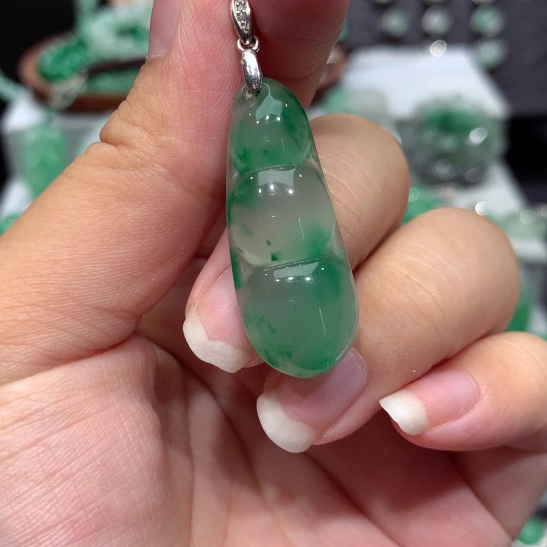 未镶嵌非洲翠石英质玉（非洲翠）