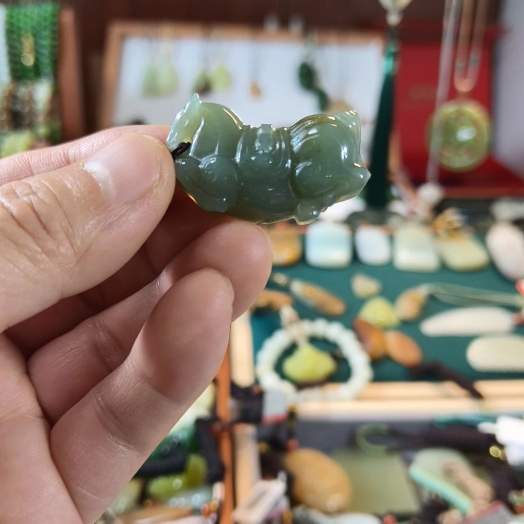 瑞***烤和田玉未镶嵌颈饰