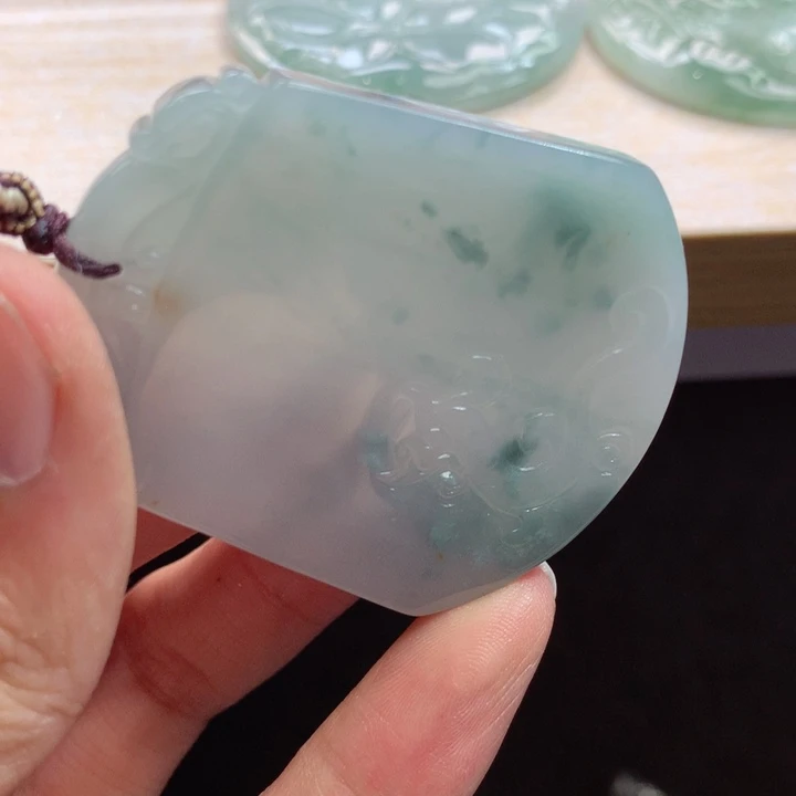 翡翠未镶嵌颈饰吊坠