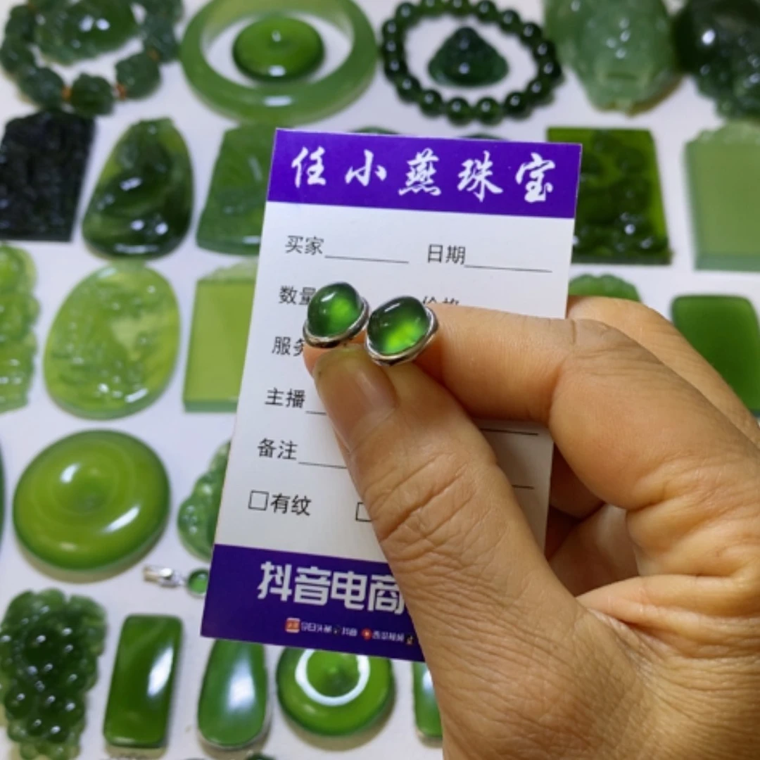 【闪购商品】银S925镶嵌蛇纹石玉耳钉K**a