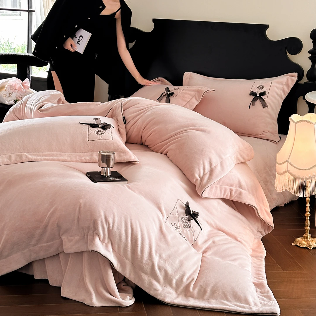 Coco小姐床盖款法式蕾丝婴儿绒四件套加厚保暖绗缝床盖款简约刺绣