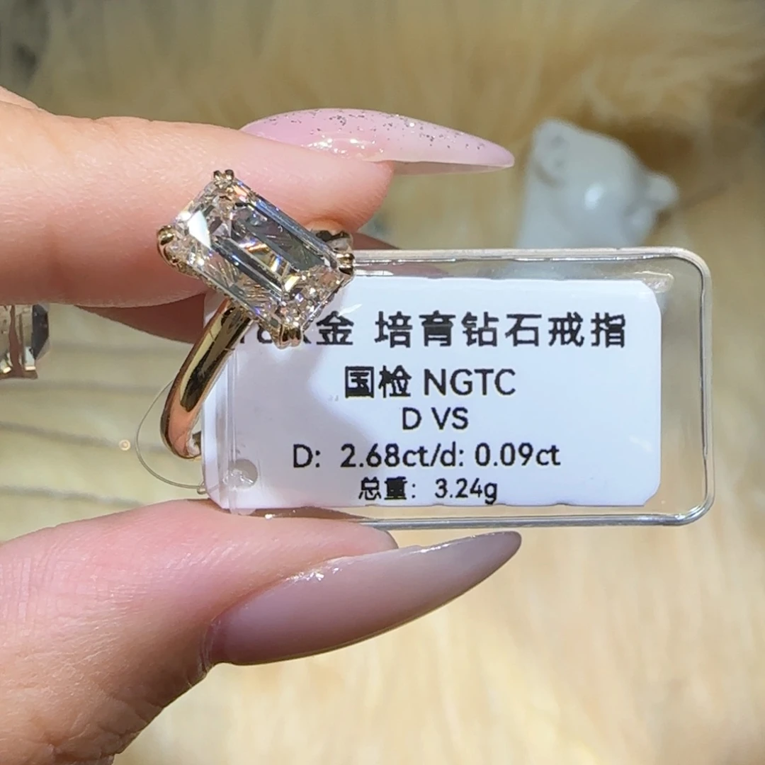 实验室培育钻石18K金镶嵌祖母切2.68卡13