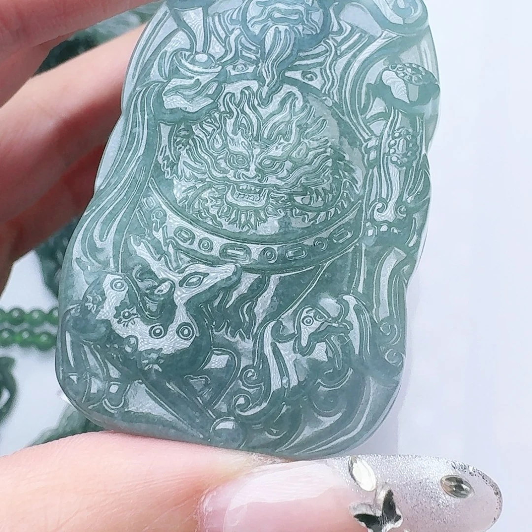 翡翠未镶嵌颈饰多样性发其一