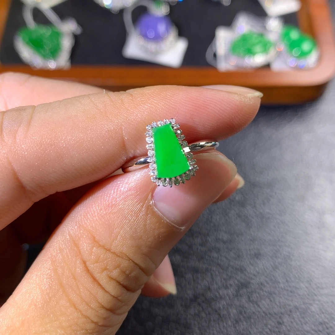 翡翠18K金镶嵌戒指翡翠