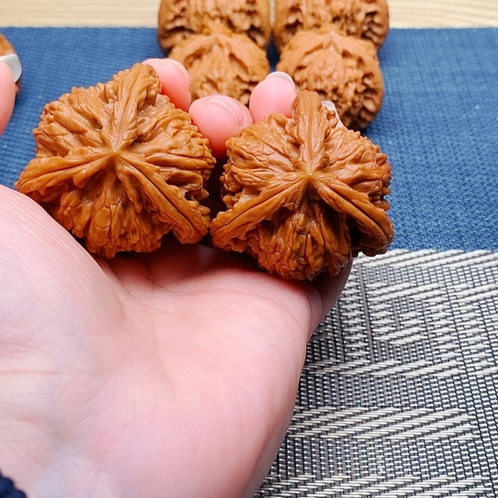 @***好文玩核桃吊坠三棱