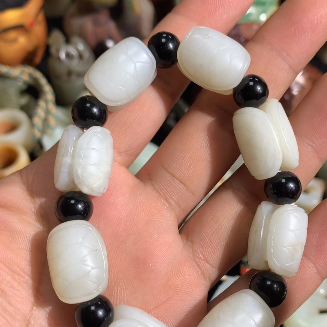 透闪石质玉未镶嵌颈饰