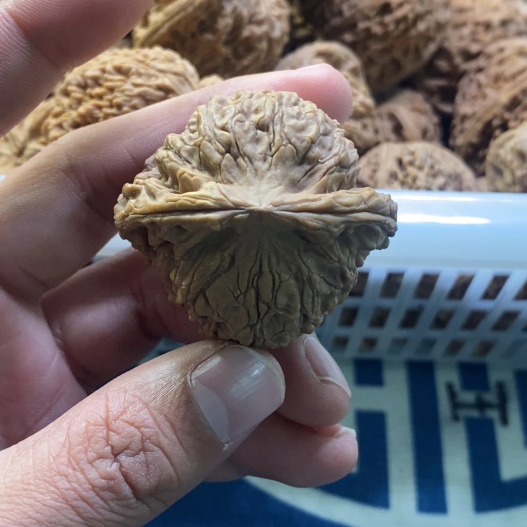 清***月文玩核桃吊坠南疆