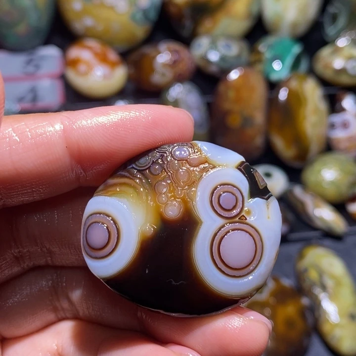 玛瑙/玉髓未镶嵌珠宝半成品173