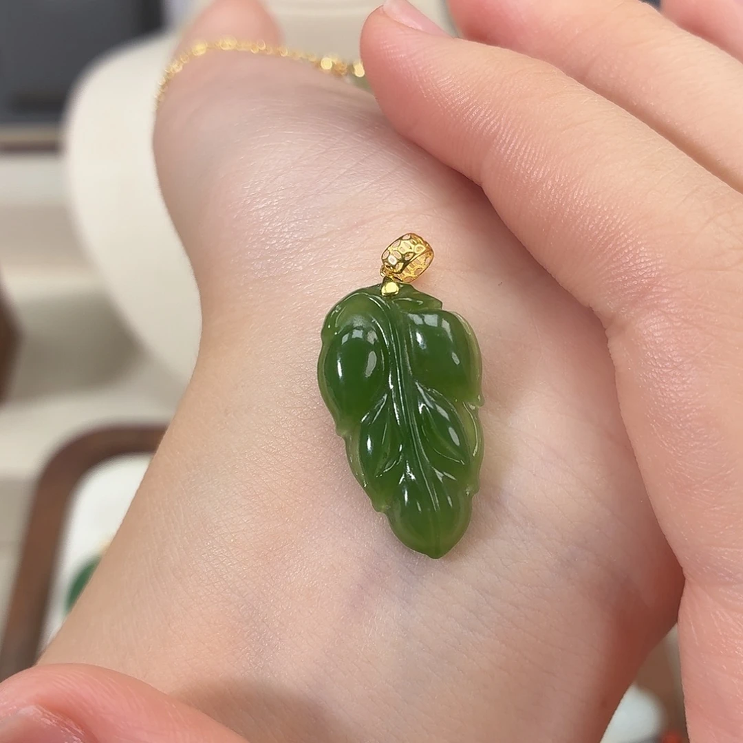 和田玉（碧玉）18K金镶嵌颈饰