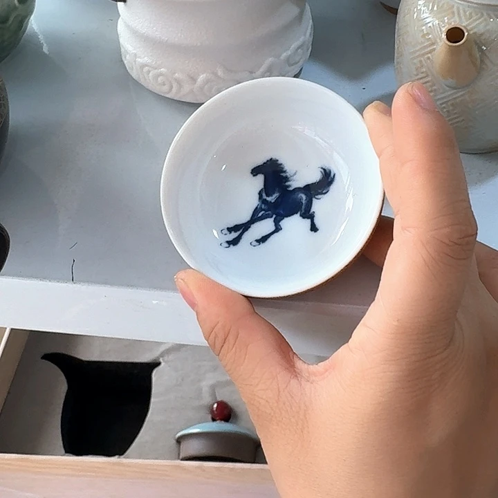 主人杯一个，瓷，品茗瓷