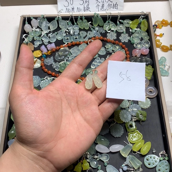 文***者蛇纹石玉合金耳钉