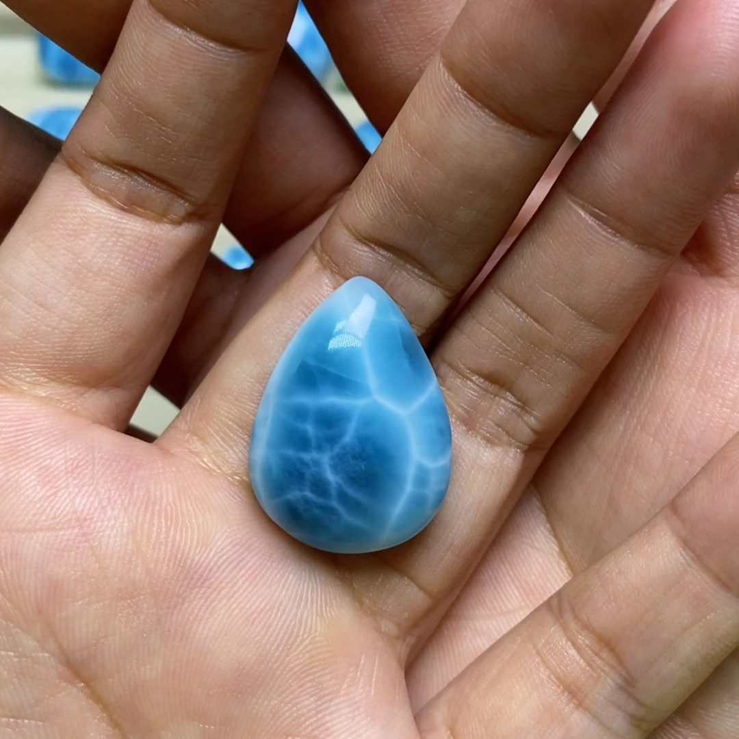 针钠钙石（海纹石）未镶嵌颈饰