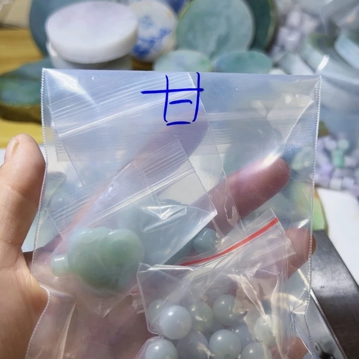 颈饰未镶嵌翡翠甘