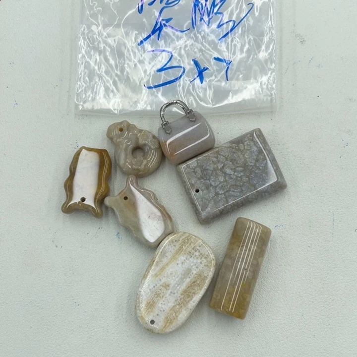 *****硅化珊瑚（珊瑚玉）合金颈饰